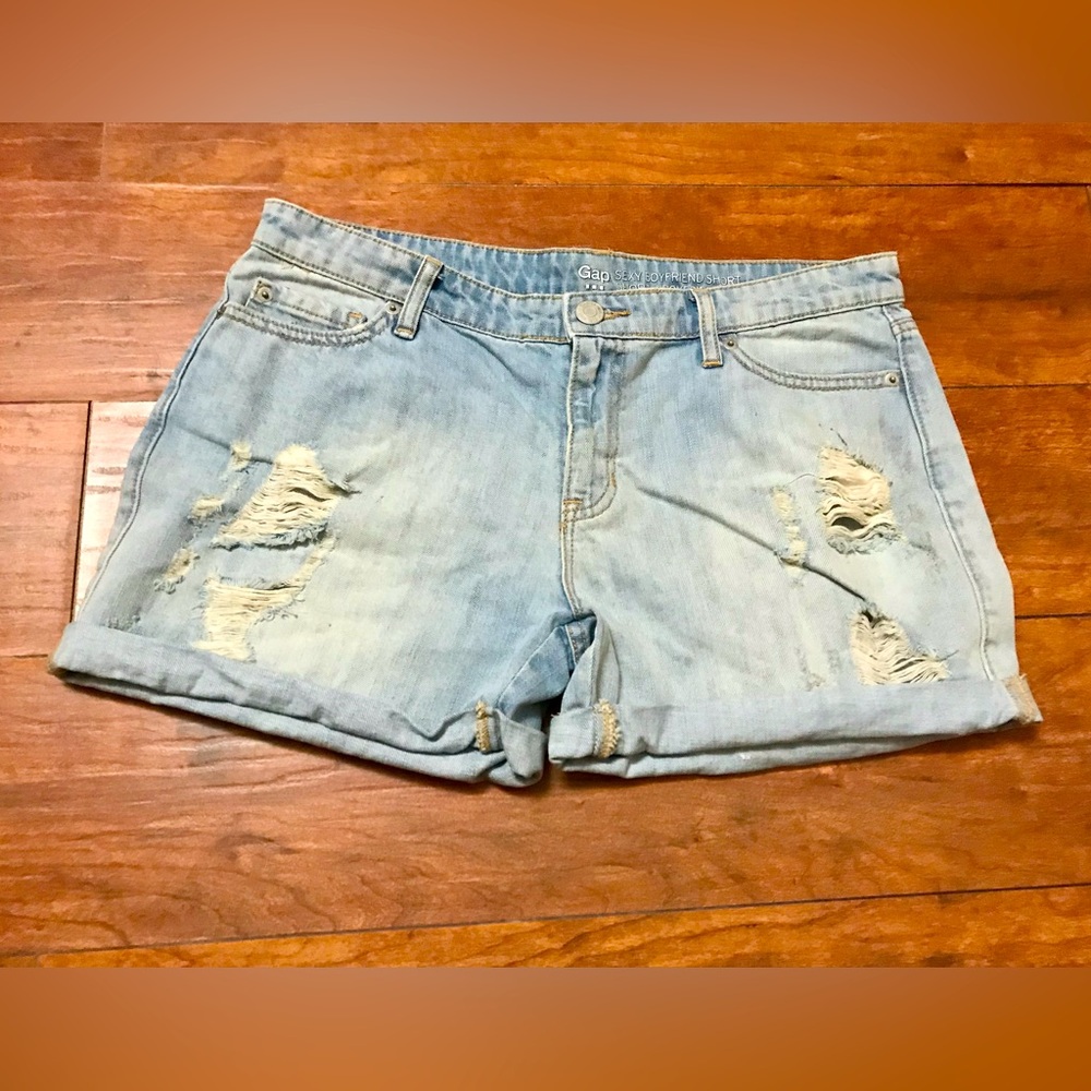 🚨💎 Gap Sezy Boyfriend Distressed Light Wash Shorts